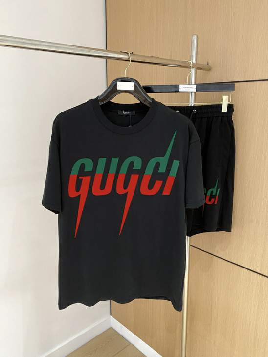 Picture of Gucci Shirt Pant Suits _SKUGucciM-3XLkdtr9321855